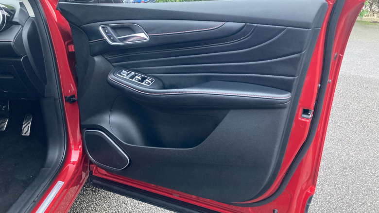 MG Hs 1.5 T-GDI Exclusive 5dr DCT Petrol Hatchback